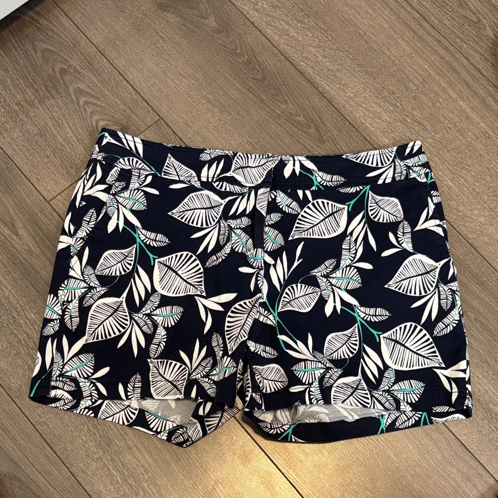 Recreation Floral Leaf Print Women's Shorts